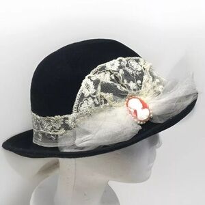 Vintage Womens Black 100% Wool Felt Bowler Hat Lace Band Cameo USA Made Size 7